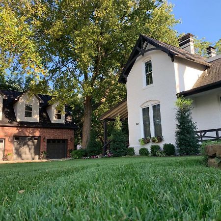 The Henry Carriage House Apartment Bentonville Bagian luar foto